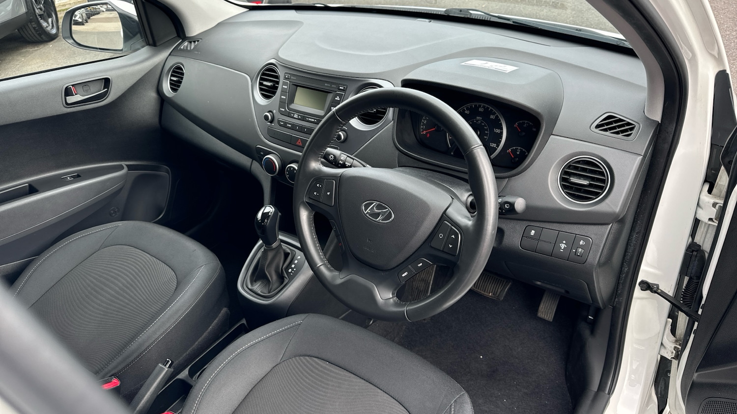 Used Hyundai i10 2019 for sale - 76183151: Photo 11