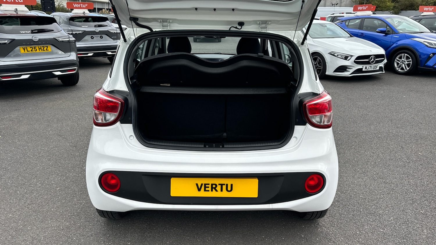 Used Hyundai i10 2019 for sale - 76183151: Photo 4