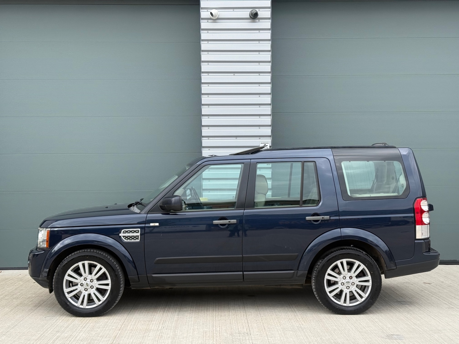 Used Land Rover Discovery 2010 for sale - 76135836: Photo 10