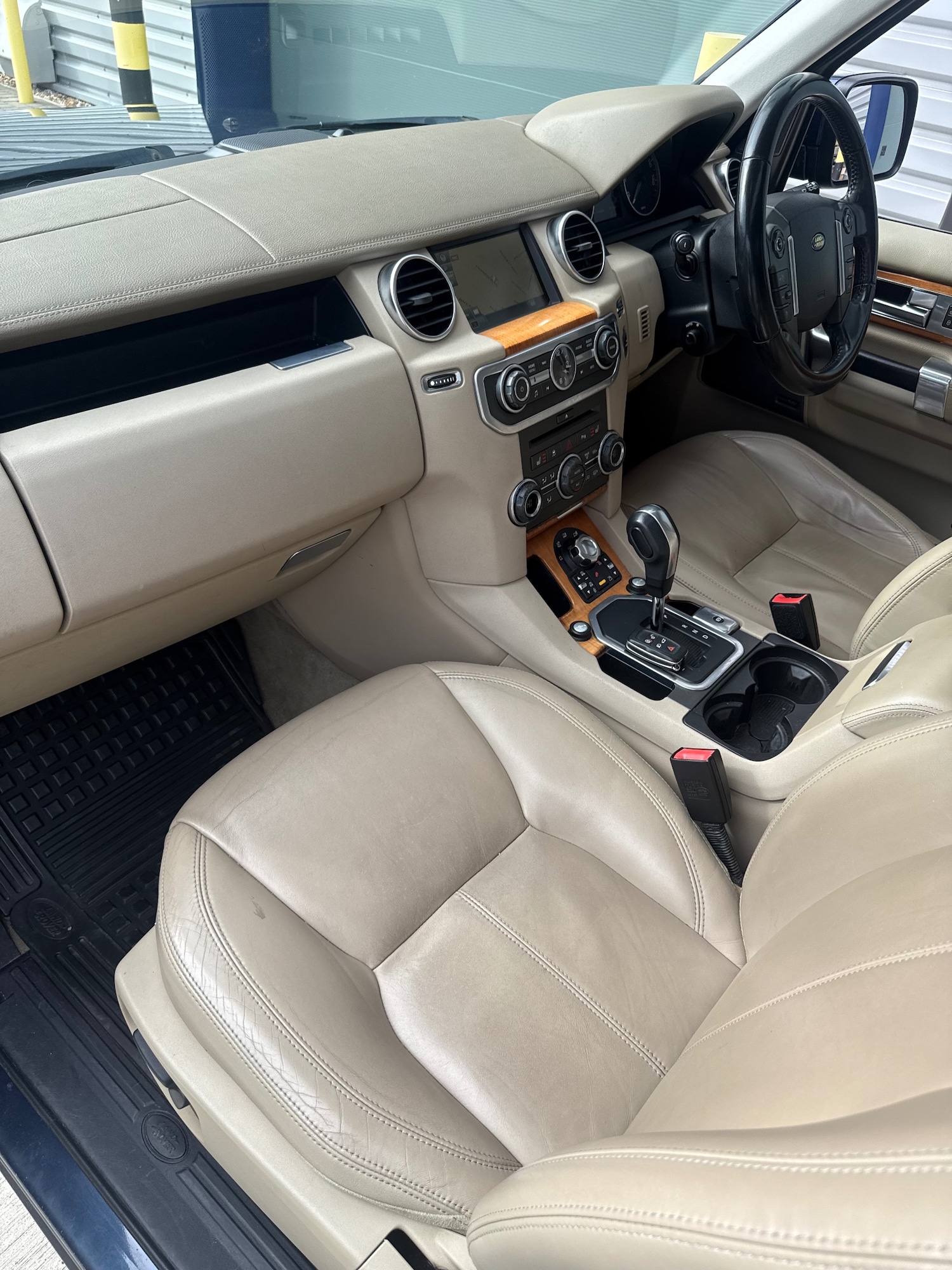 Used Land Rover Discovery 2010 for sale - 76135836: Photo 18