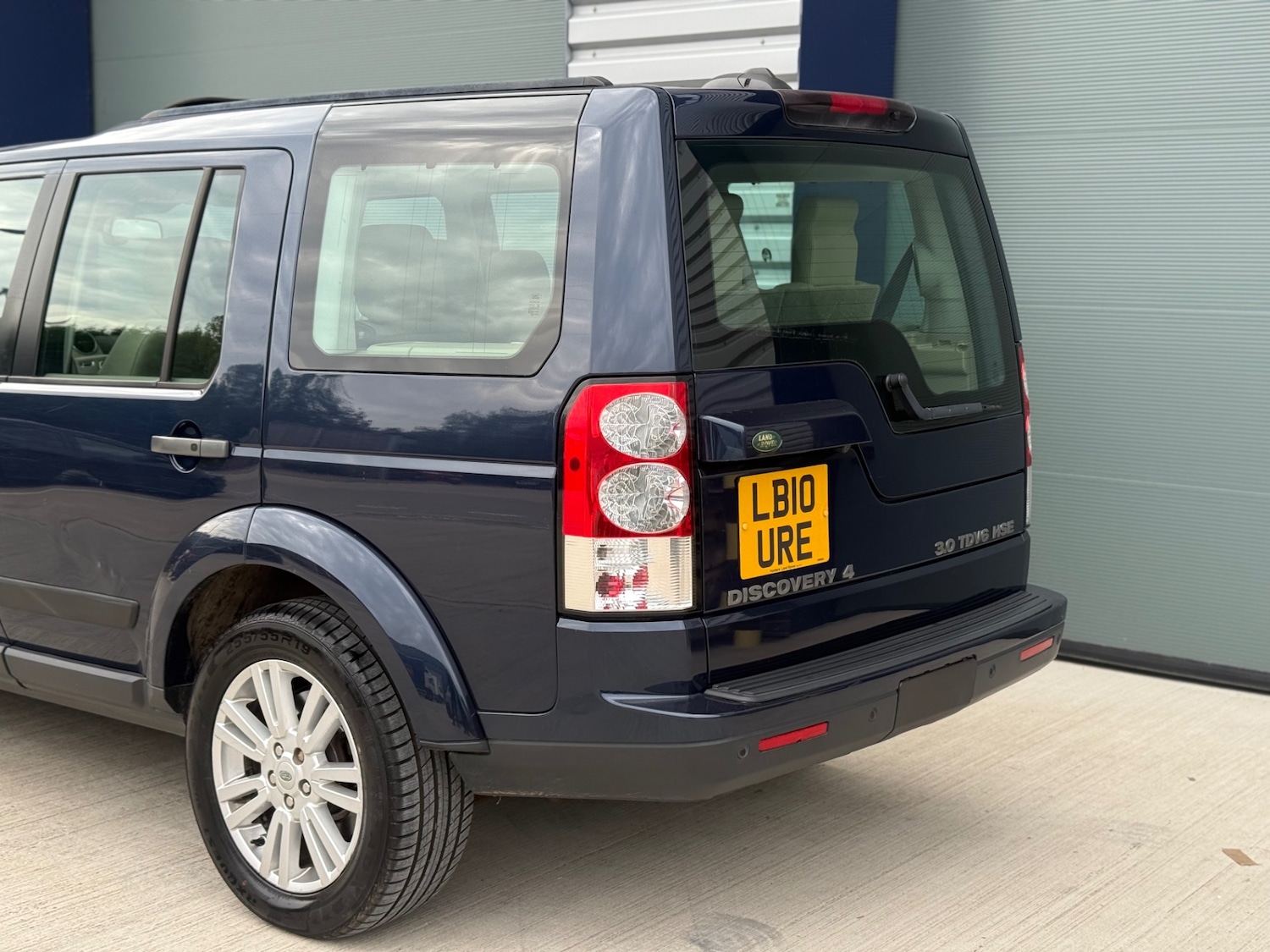 Used Land Rover Discovery 2010 for sale - 76135836: Photo 8