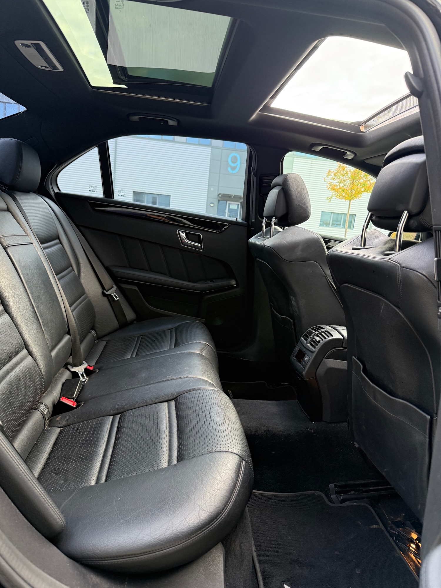 Used Mercedes-Benz E Class 2011 for sale - 76684818: Photo 18