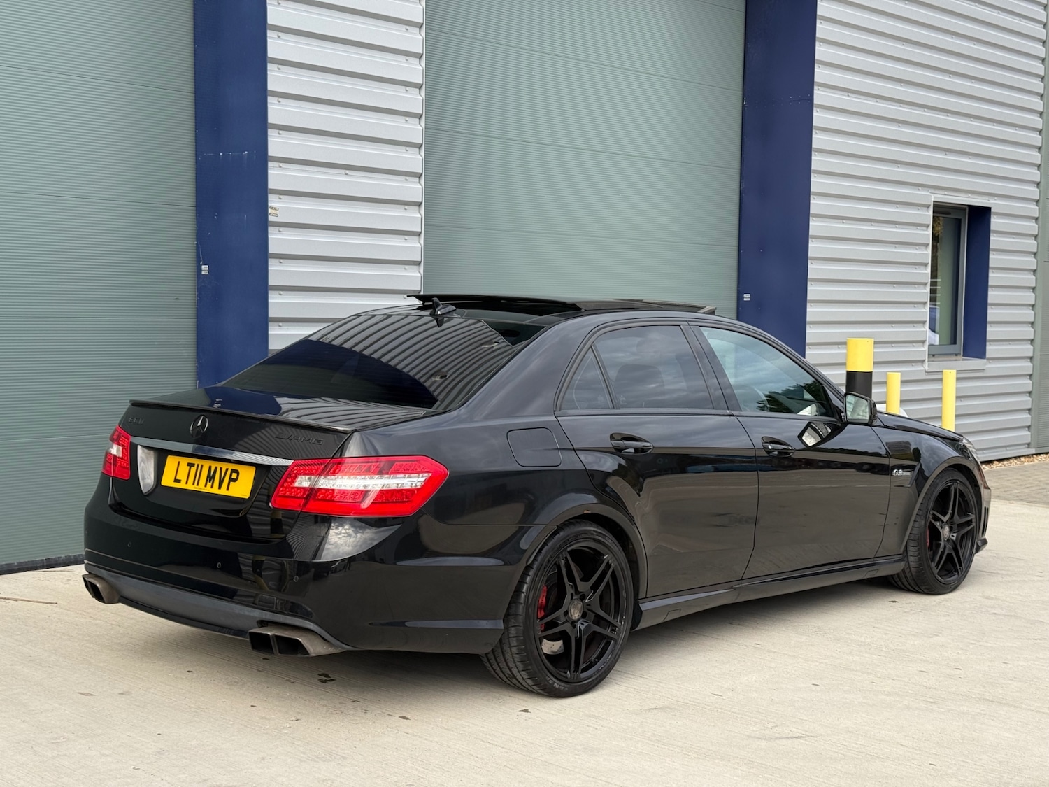 Used Mercedes-Benz E Class 2011 for sale - 76684818: Photo 3