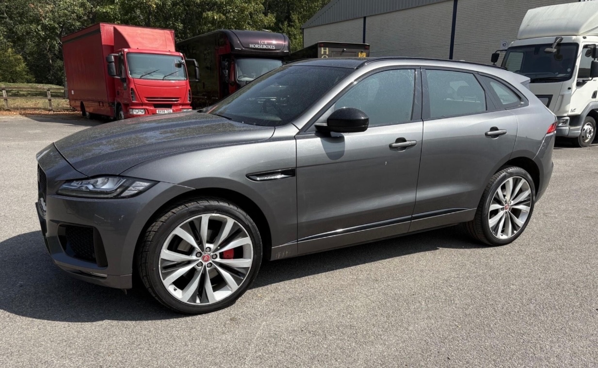 Used Jaguar F-Pace 2017 for sale - 76594554: Photo 2