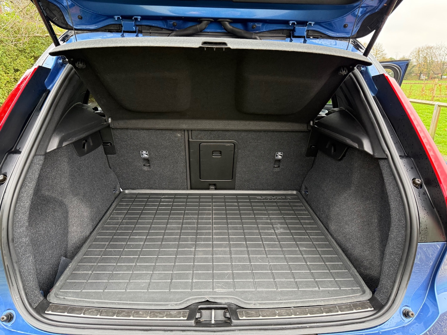 Used Volvo XC40 2019 for sale - 76713289: Photo 17