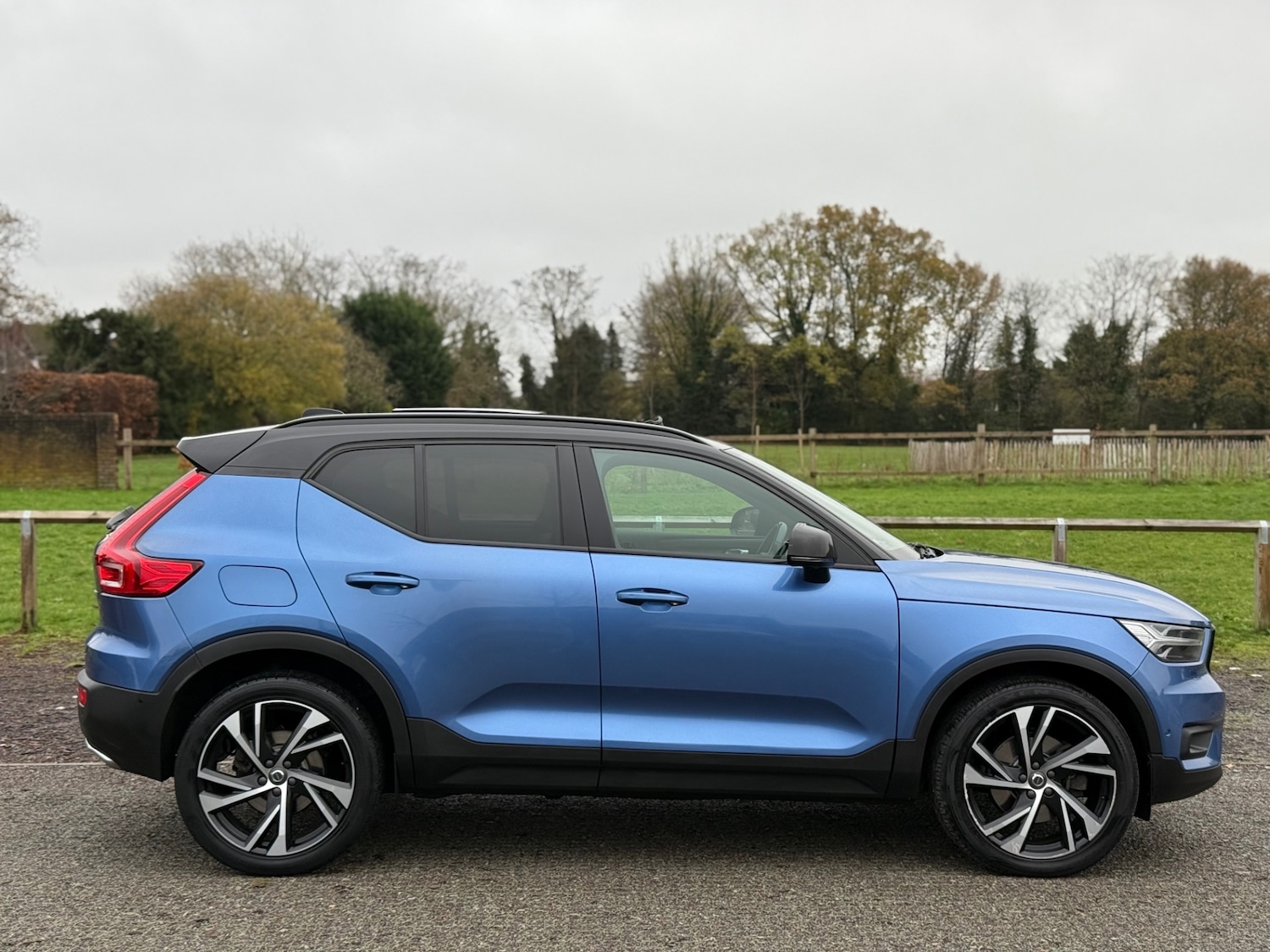 Used Volvo XC40 2019 for sale - 76713289: Photo 2