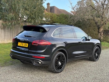 Used Porsche Cayenne 2016 for sale - 77396739: Photo
