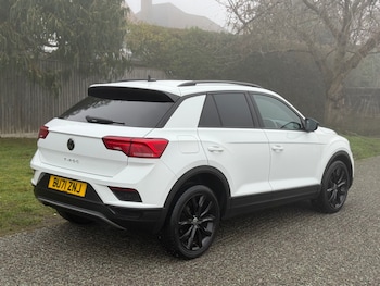 Used Volkswagen T-Roc 2022 for sale - 77059316: Photo