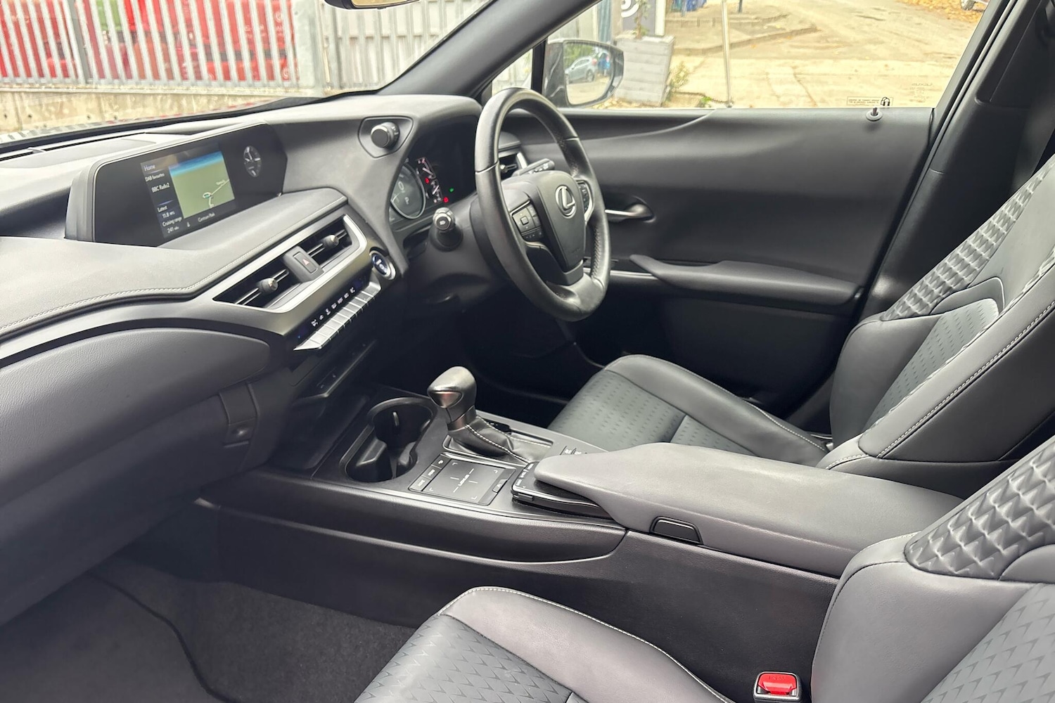 Used Lexus UX 2022 for sale - 76692736: Photo 2