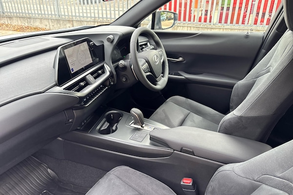 Used Lexus UX 2025 for sale - 76168408: Photo 2