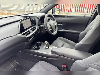Used Lexus UX 2025 for sale - 76168408: Photo 2