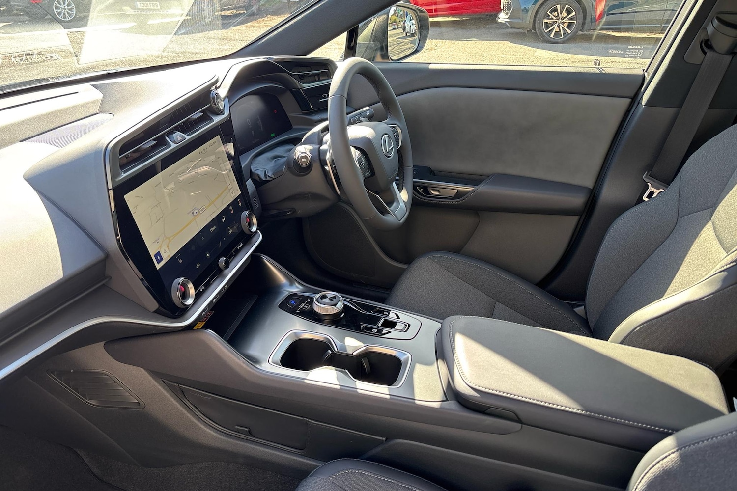 Used Lexus RZ 2025 for sale - 76111124: Photo 2