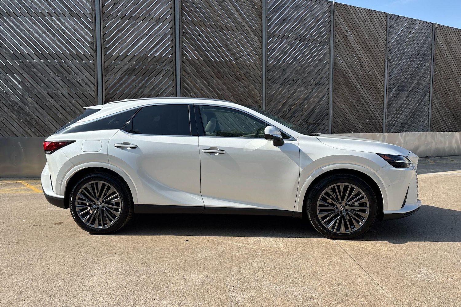 Used Lexus RX 2025 for sale - 76111012: Photo 4