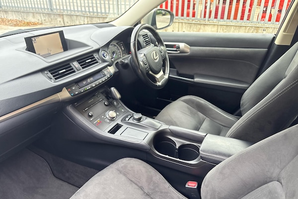 Used Lexus CT 2018 for sale - 76216636: Photo 2