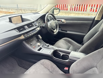 Used Lexus CT 2018 for sale - 76216636: Photo 2