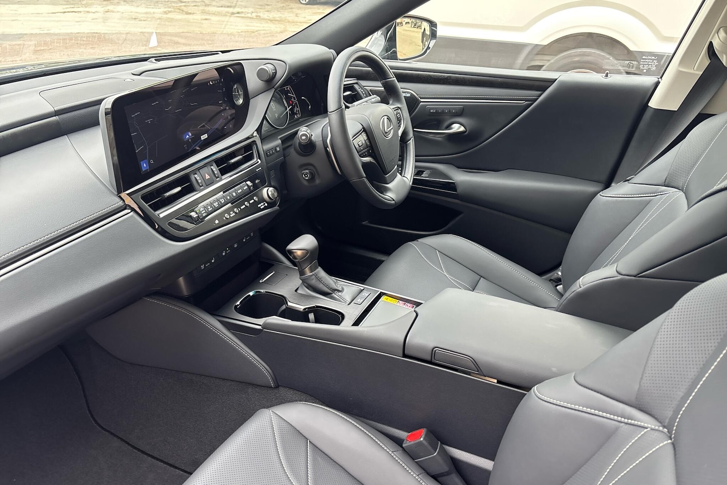 Used Lexus ES 2025 for sale - 76111342: Photo 2