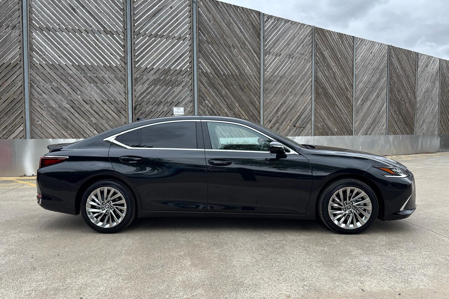 Used Lexus ES 2025 for sale - 76111342: Photo 4