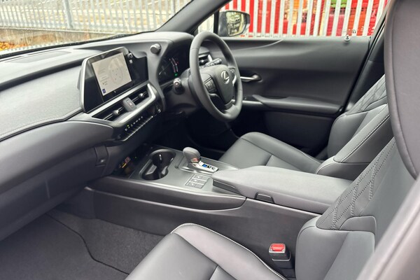 Used Lexus UX 2025 for sale - 76168397: Photo 2
