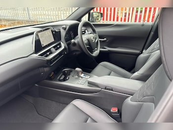 Used Lexus UX 2025 for sale - 76168397: Photo 2