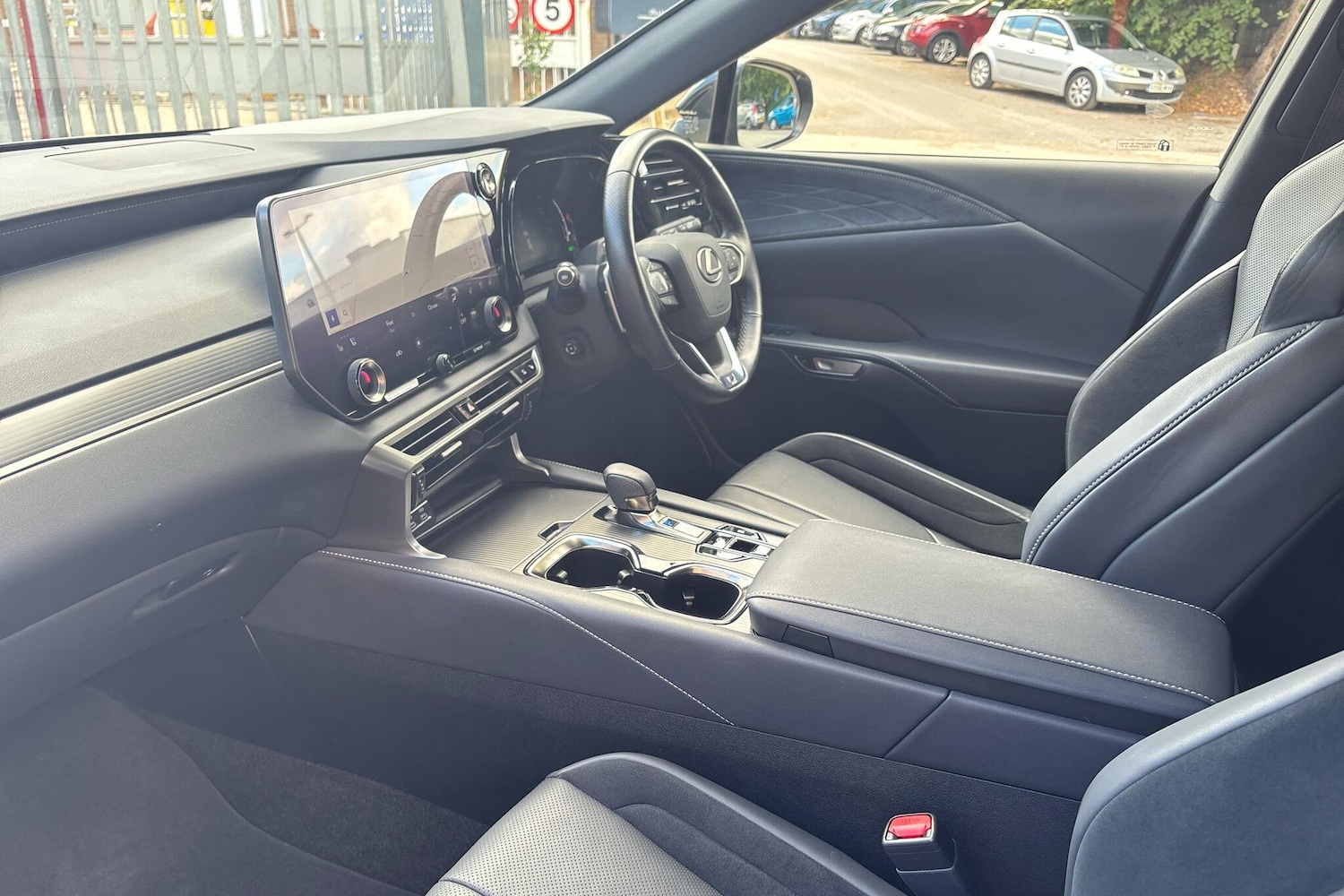 Used Lexus RX 2023 for sale - 76111002: Photo 2