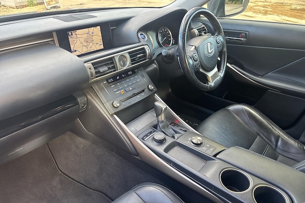 Used Lexus IS 2015 for sale - 76111161: Photo 2