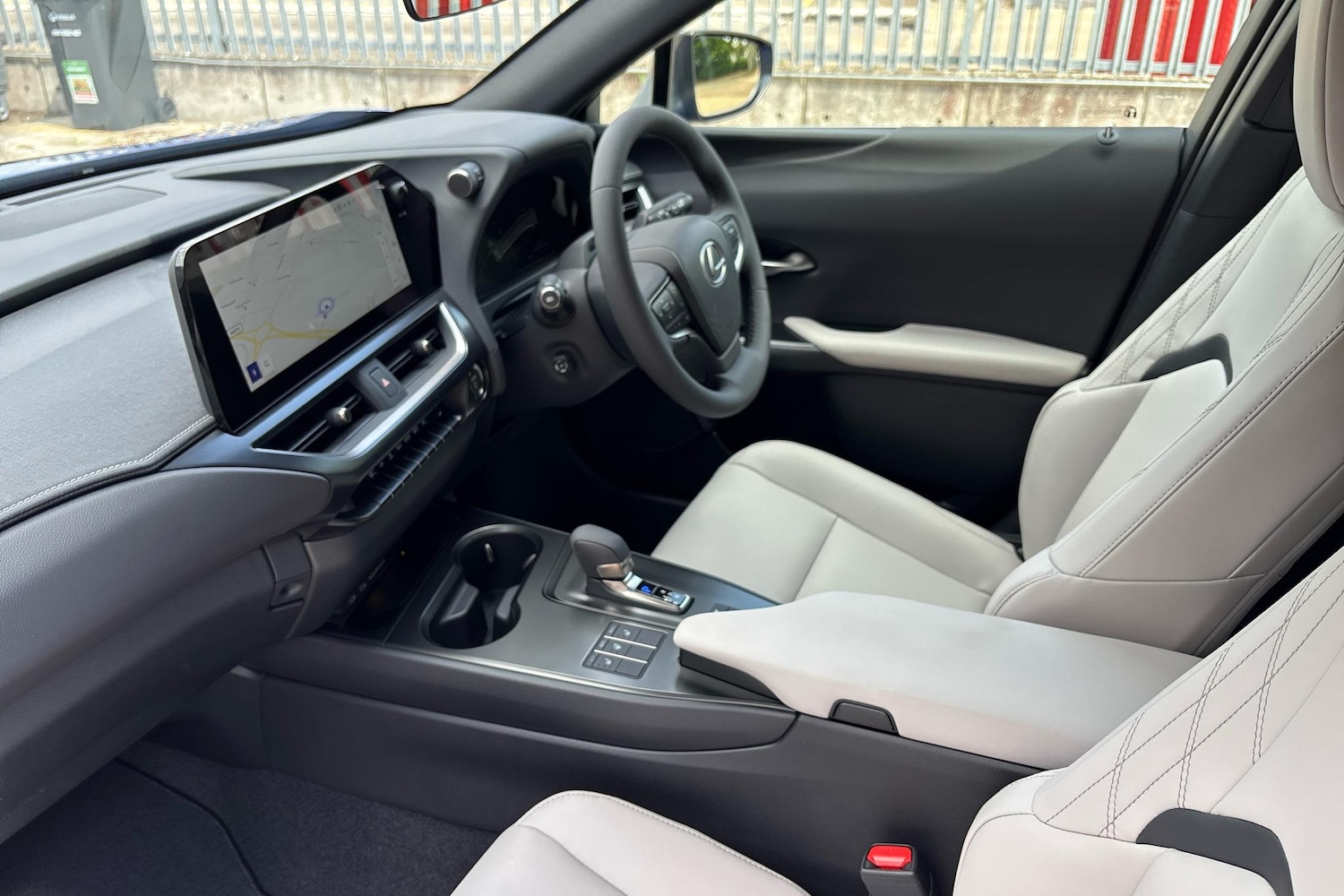 Used Lexus UX 2025 for sale - 77177050: Photo 2