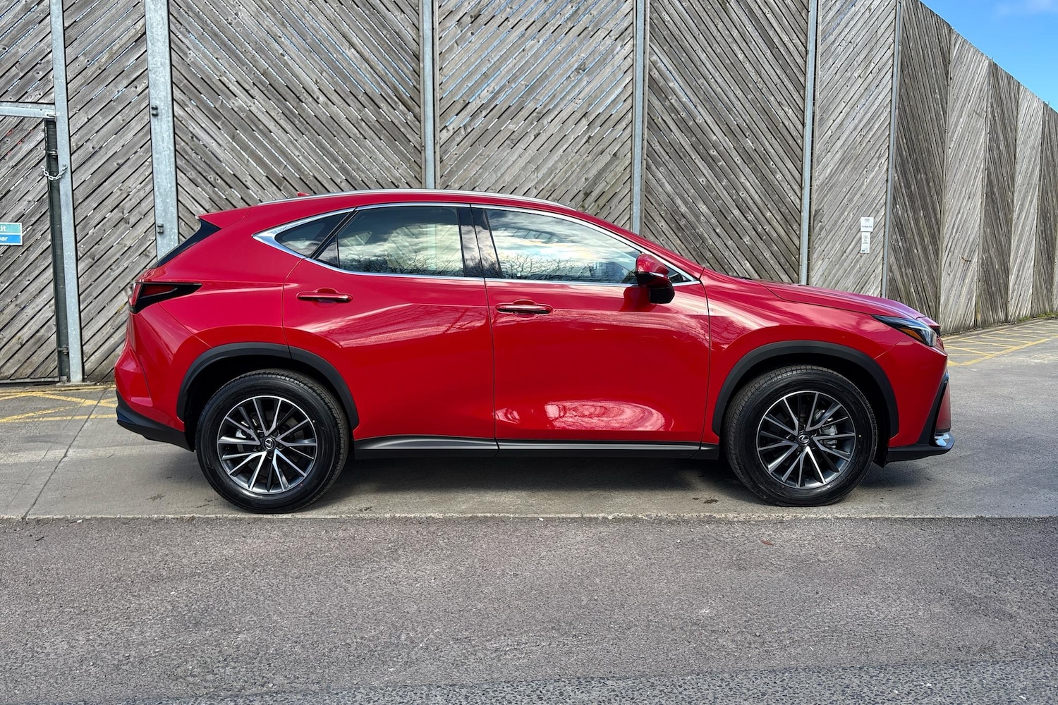 Used Lexus NX 2025 for sale - 76111601: Photo 4