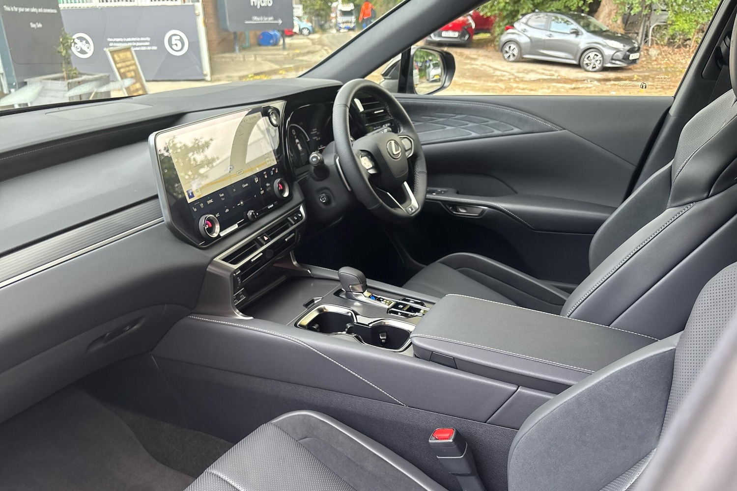 Used Lexus RX 2025 for sale - 76111668: Photo 2