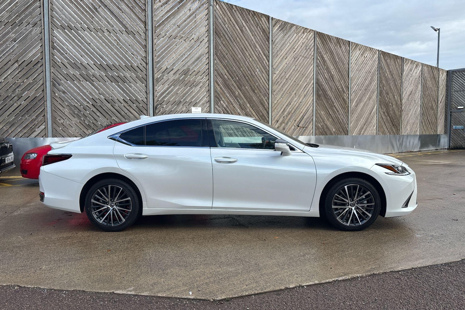 Used Lexus ES 2025 for sale - 76110675: Photo 4