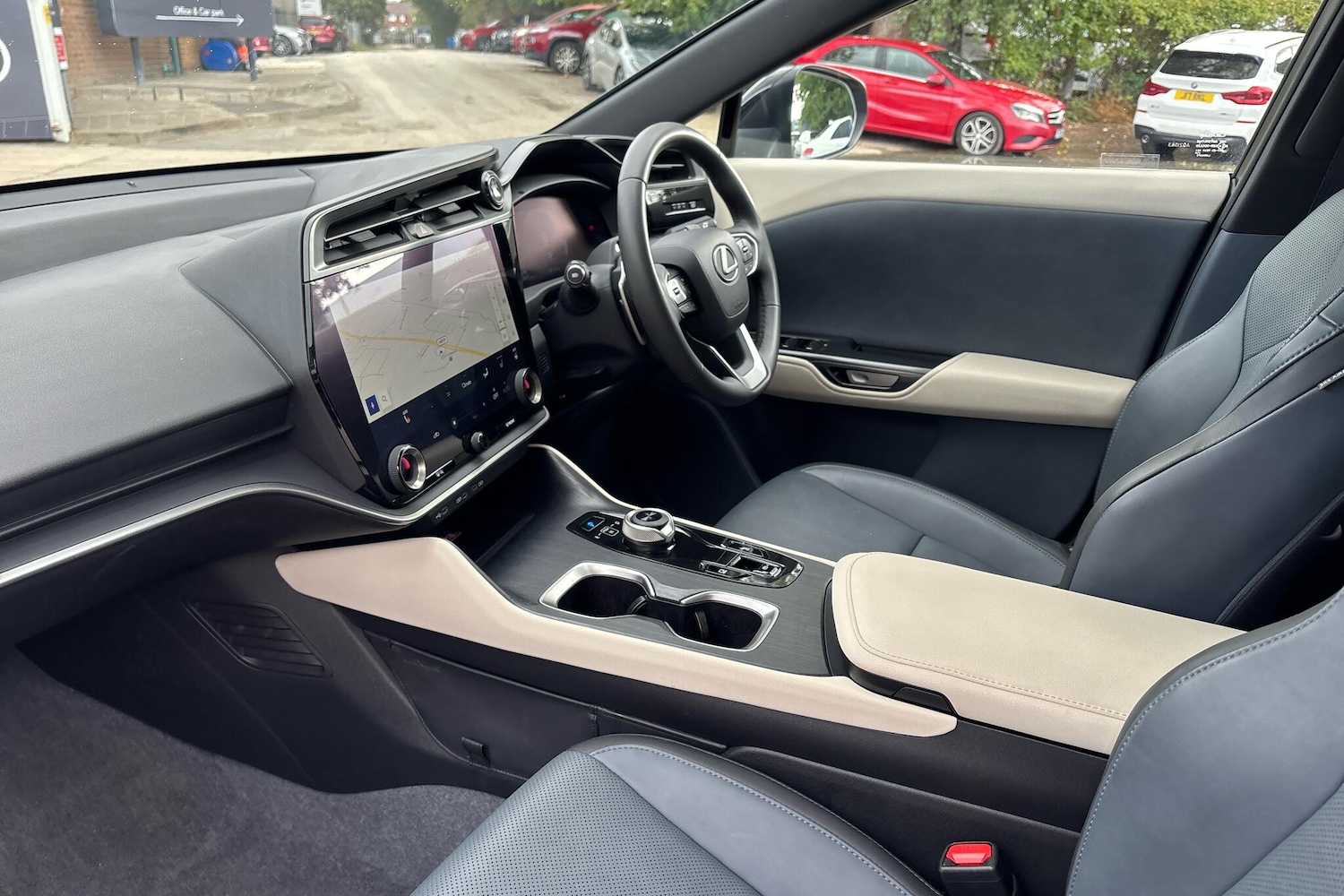 Used Lexus RZ 2024 for sale - 76110867: Photo 2