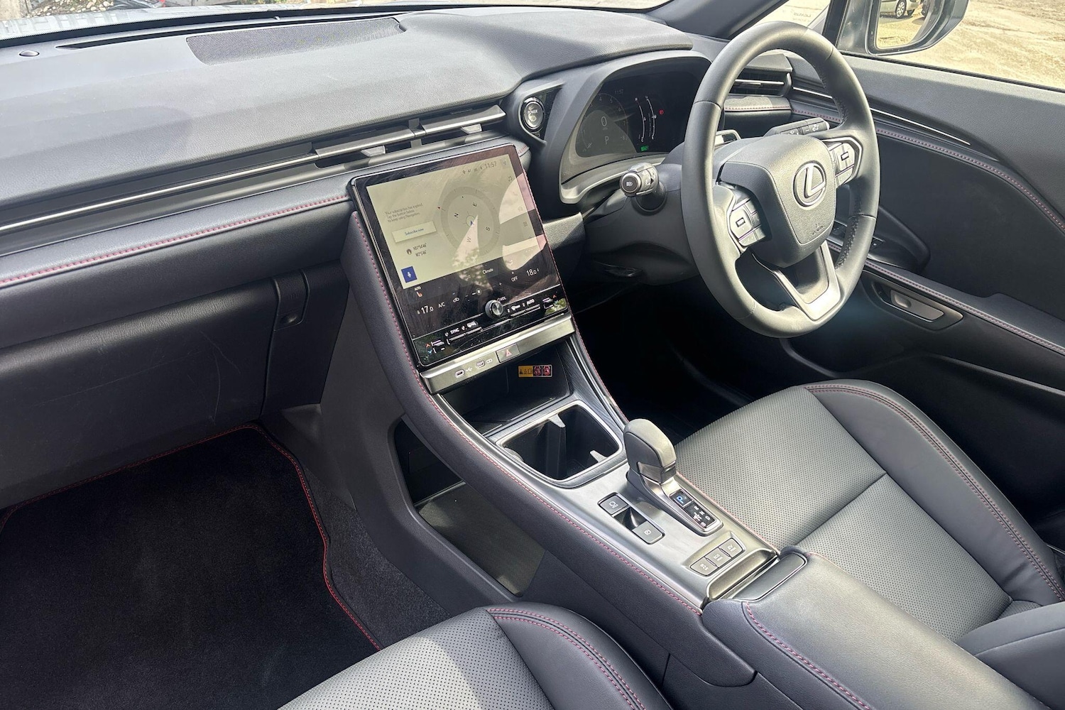 Used Lexus LBX 2024 for sale - 76111426: Photo 2