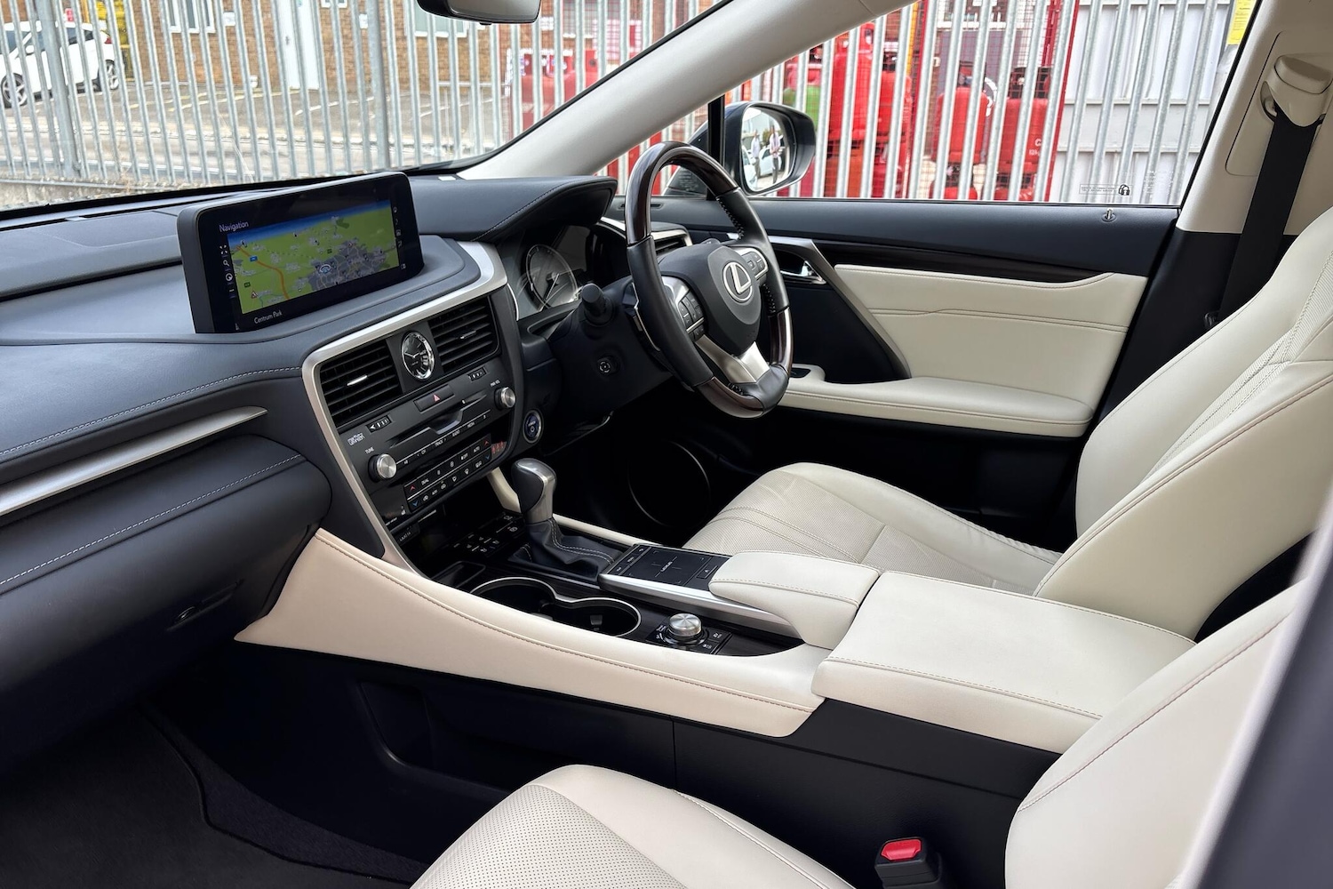 Used Lexus RX 2022 for sale - 76111321: Photo 2