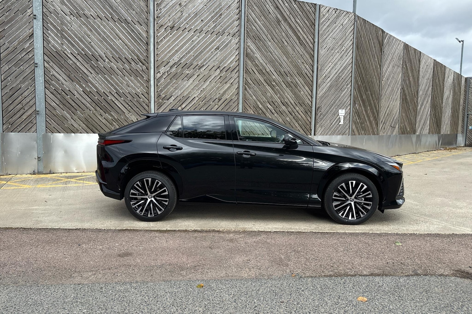 Used Lexus RZ 2025 for sale - 76168403: Photo 4