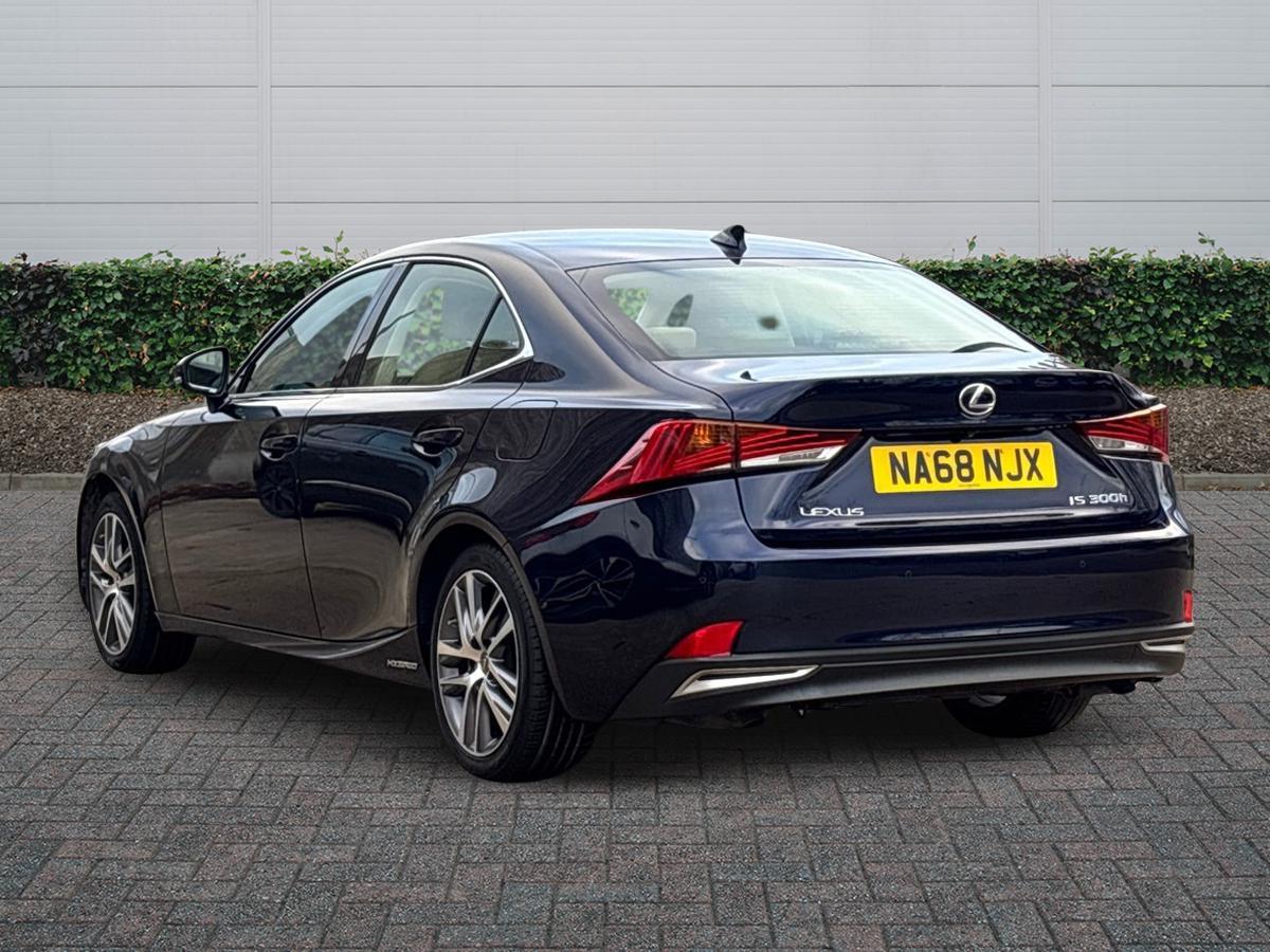 Used Lexus IS 2018 for sale - 76937213: Photo 2