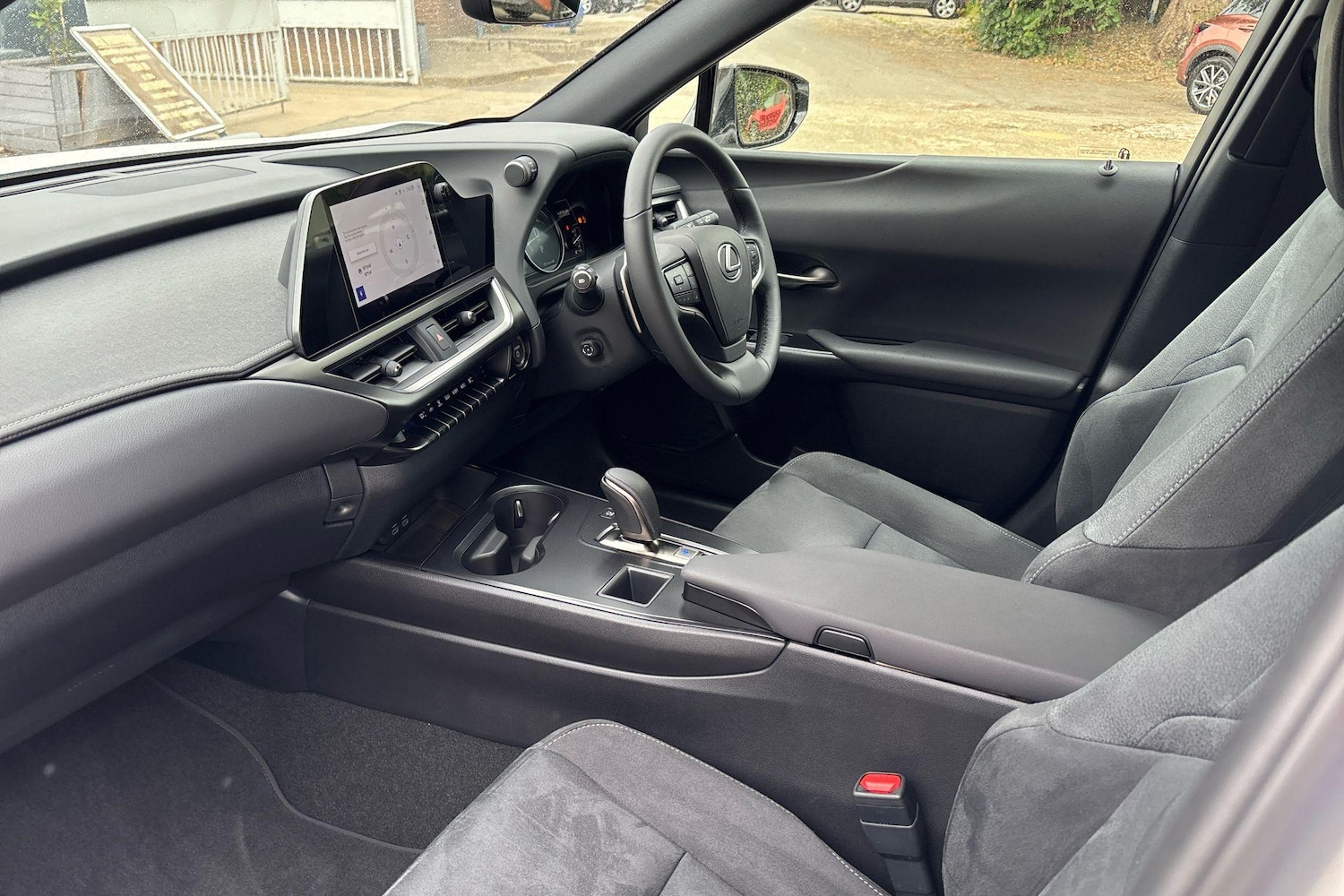Used Lexus UX 2025 for sale - 77176726: Photo 2