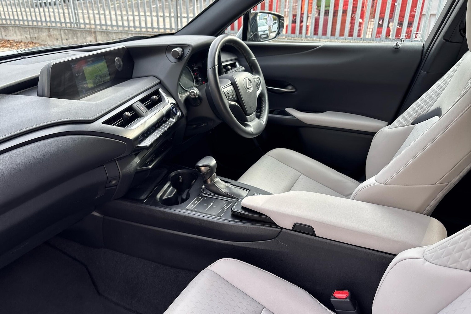 Used Lexus UX 2022 for sale - 76139711: Photo 2