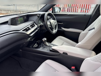 Used Lexus UX 2022 for sale - 76139711: Photo 2