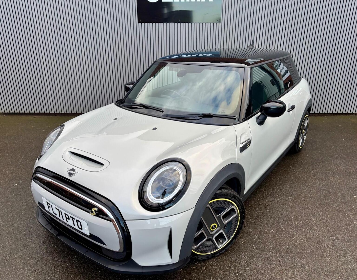 Used MINI Hatch 2021 for sale - 78040306: Photo 2