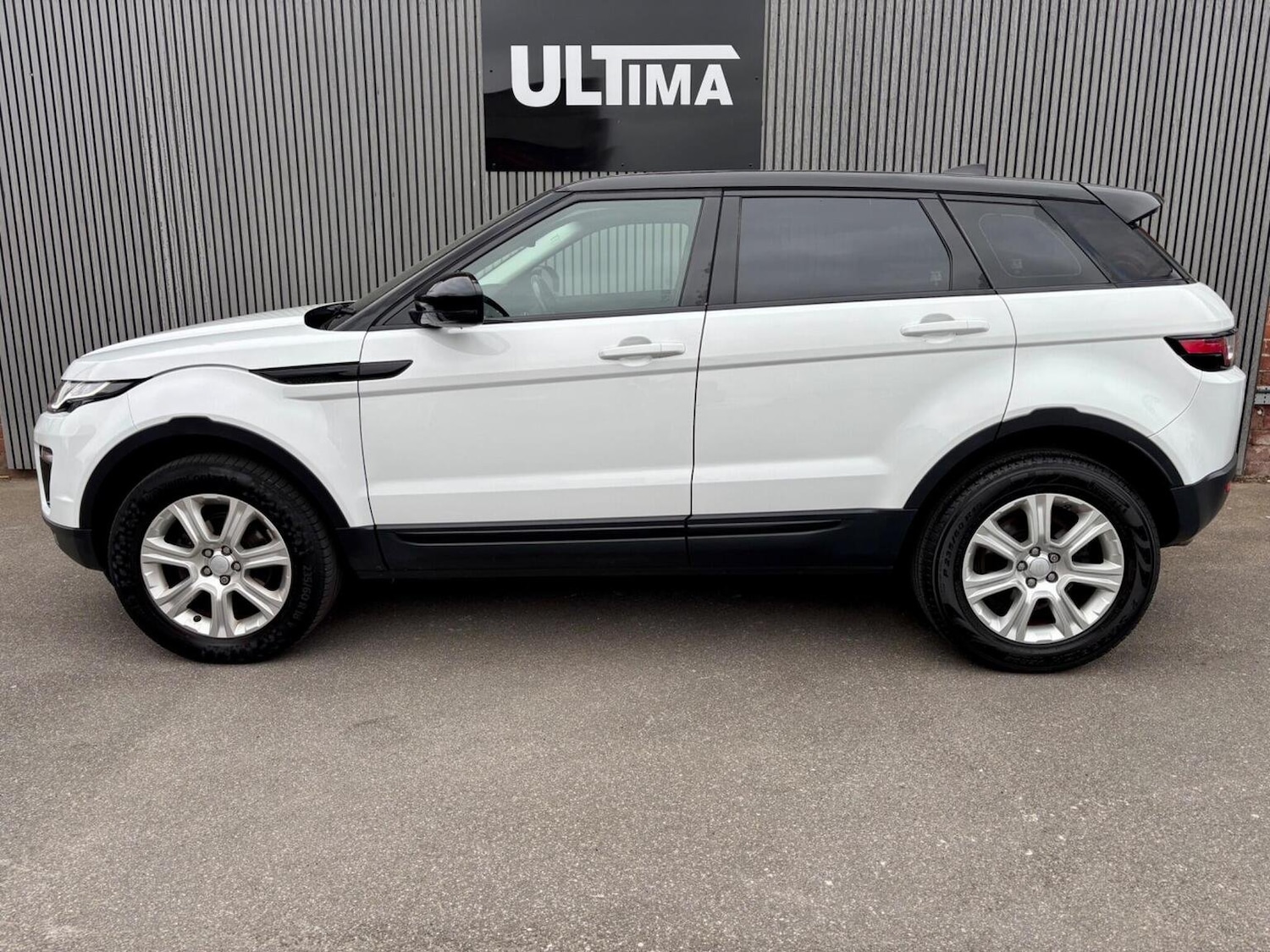 Used Land Rover Range Rover Evoque 2017 for sale - 78040311: Photo 2