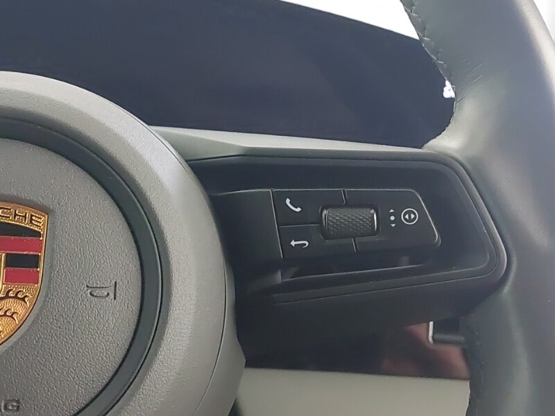 Used Porsche Taycan 2022 for sale - 77750934: Photo 13