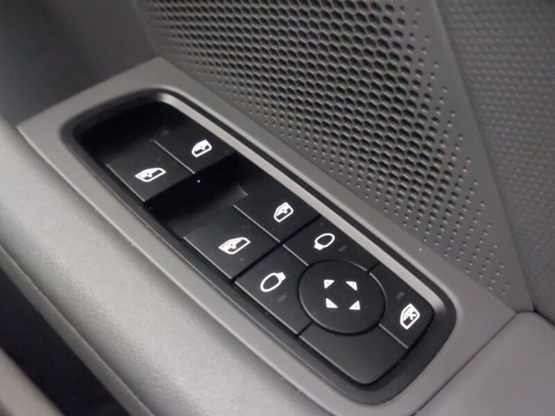 Used Porsche Taycan 2022 for sale - 77750934: Photo 18