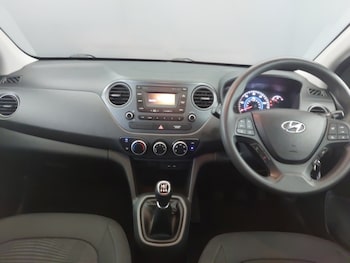 Used Hyundai i10 2017 for sale - 76108312: Photo 2