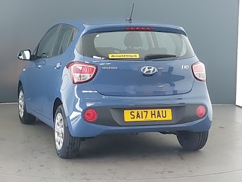 Used Hyundai i10 2017 for sale - 76108312: Photo 3