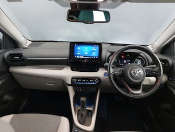 Used Toyota Yaris 2023 for sale - 76560550: Photo