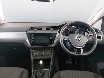 Used Volkswagen Touran 2021 for sale - 75025352: Photo