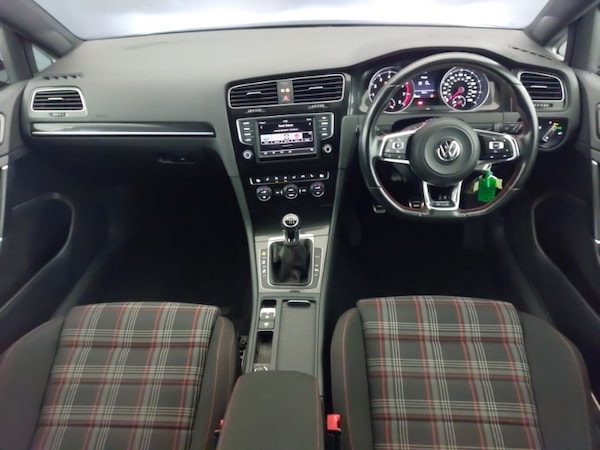 Used Volkswagen Golf 2016 for sale - 76195441: Photo 2