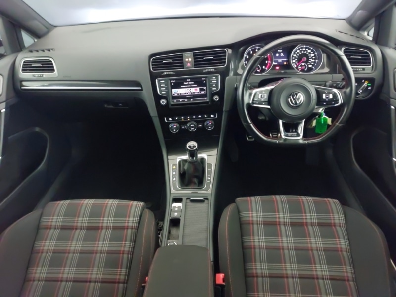 Used Volkswagen Golf 2016 for sale - 76169671: Photo 2