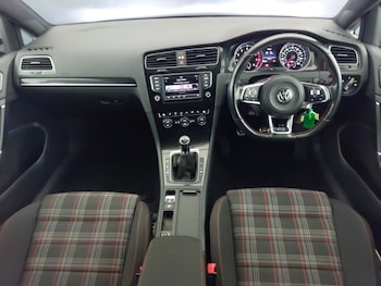 Used Volkswagen Golf 2016 for sale - 76169671: Photo 2