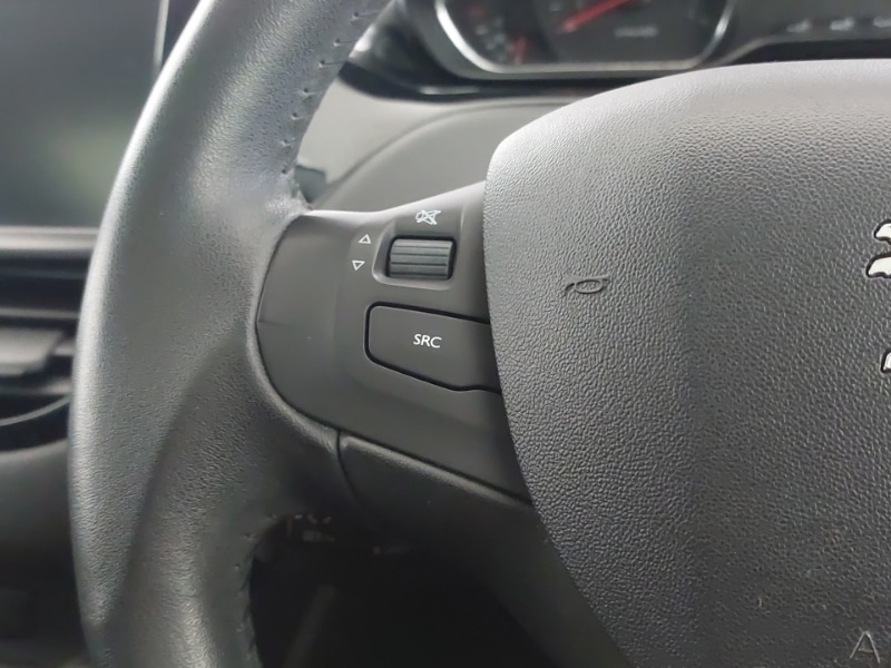 Used Peugeot 208 2015 for sale - 77852664: Photo 14