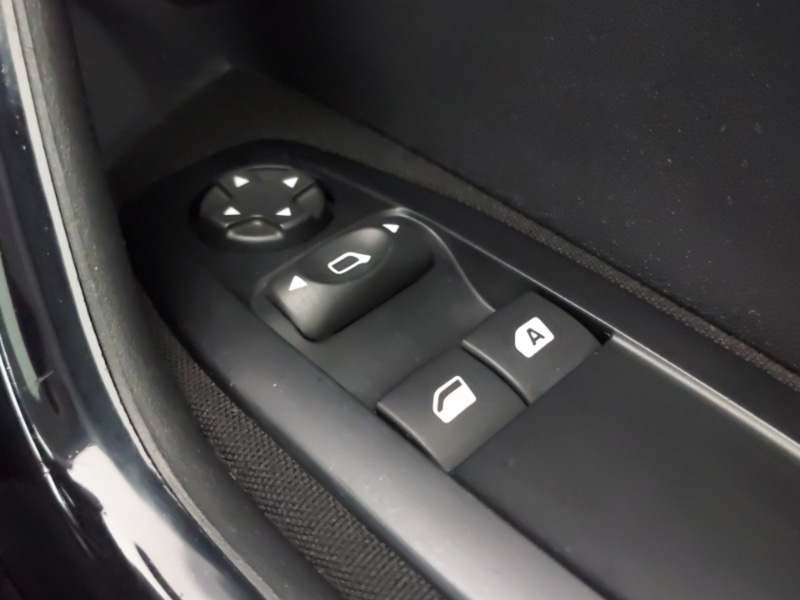 Used Peugeot 208 2015 for sale - 77852664: Photo 15